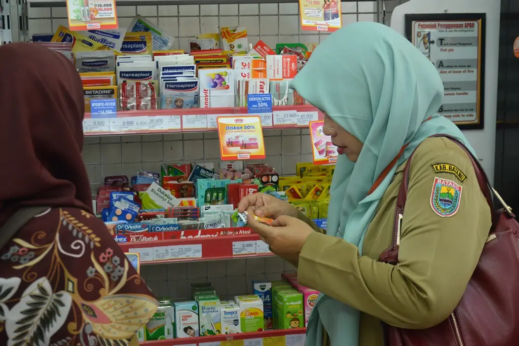 Display obat di minimarket